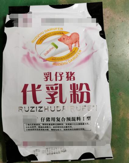乳仔豬，代乳粉 ，強(qiáng)化幼畜誘食作用，過渡斷奶作用，可有效預(yù)防仔豬斷奶后產(chǎn)生的應(yīng)激，營(yíng)養(yǎng)不良。消化不良，長(zhǎng)勢(shì)不好等